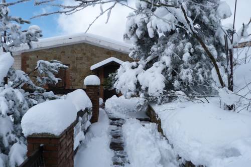 Pintura di Bolognola Italy Booking Discount booking.com