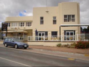 Penguin Australia Booking Discount agoda.com