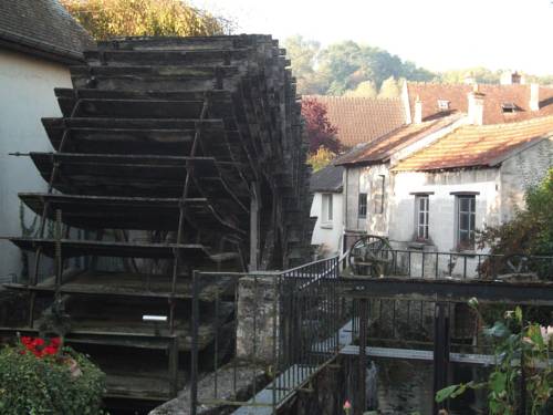 Crecy la Chapelle France Booking Discount booking.com