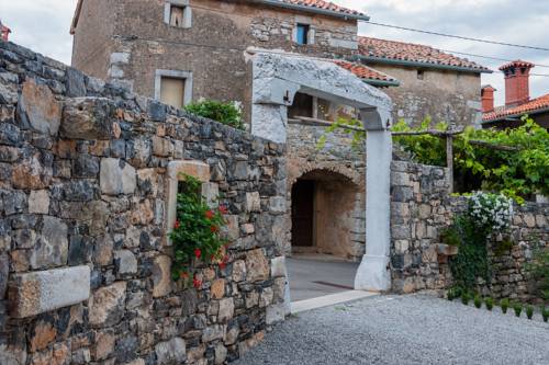 Komen Slovenia Booking Discount booking.com