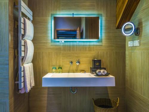 Shanghai China Booking Discount booking.com