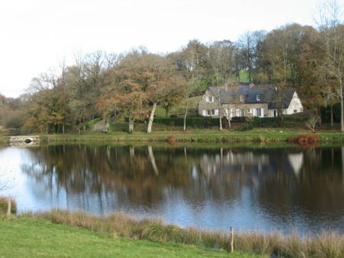 Glomel France Booking Discount booking.com