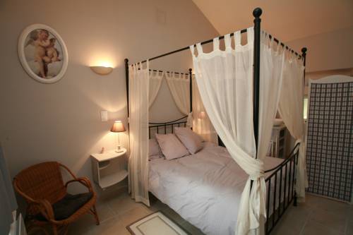 Tresques France Booking Discount booking.com