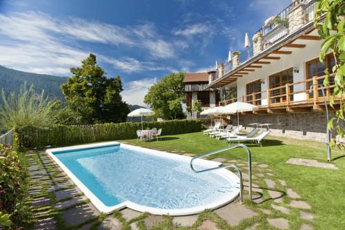 Tires (Tiers) Italy Booking Discount booking.com