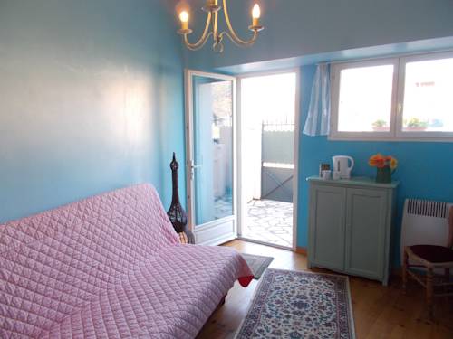 Quillan France Booking Discount booking.com