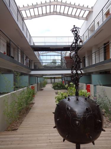 Éguilles France Booking Discount booking.com