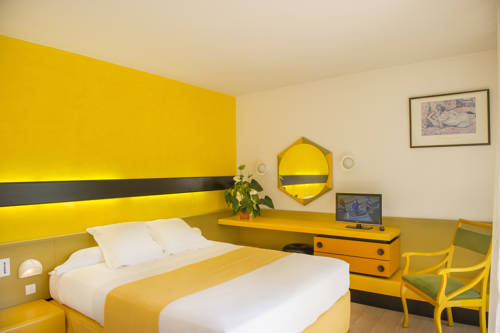 Mende France Booking Discount booking.com